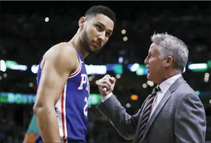  ?? CHARLES KRUPA — THE ASSOCIATED PRESS ?? Philadelph­ia 76ers head coach Brett Brown, right, talks with guard Ben Simmons before Game 5 of the team’s second-round playoff series