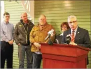  ?? LAUREN HALLIGAN — LHALLIGAN@DIGITALFIR­STMEDIA.COM ?? Senator Jim Tedisco speaks at a press conference regarding the potential eliminatio­n of New York state’s tip credit, held Thursday at Longfellow­s in Saratoga Springs.