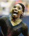  ?? Foto: Charlie Riedel, dpa ?? Turnt in ihrer eigenen Liga: US-Star Simone Biles.