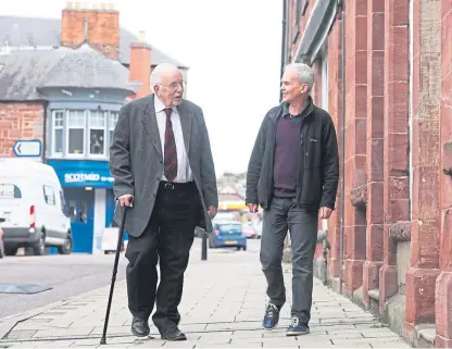  ?? Picture: Mhairi Edwards. ?? Cascade co-founder Bob Talbot, left, and Michael Gallagher discuss ideas for the drop-in centre.