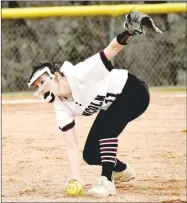  ?? MARK HUMPHREY ENTERPRISE-LEADER ?? Lincoln sophomore Saylor Stidham fields a ball in the infield during the Lady Wolves’ season-opening, 5-3, nonconfere­nce loss at home to Siloam Springs on Thursday.