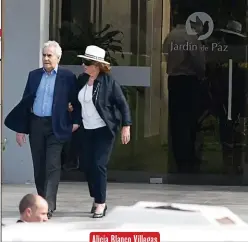  ??  ?? La madre de Mauricio ■ Macri, Alicia Blanco Villegas, estuvo entre los 50 familiares y amigos que fueron a la ceremonia en Jardín de la Paz. También los otros hijos de Franco, Gianfranco y Mariano, y su nieto “Caíco”. Y los primos del Presidente, Jorge Macri y Angelo Calcaterra, y la última ex pareja del patriarca, Nuria Quintela.                                             