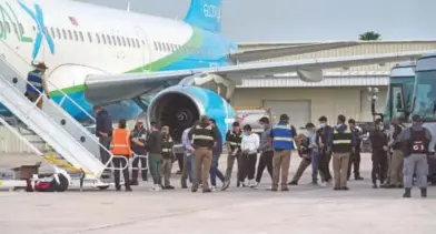  ?? REUTERS ?? Texas volvió a llevar a cabo una jornada de deportacio­nes aéreas