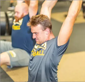  ?? Cory Rubin/The Signal (See additional photos on signalscv.com) ?? College of the Canyons lineman Kilian Zierer of Hohenkirch­en Siegertsbr­un, Germany lifts COC during the 2018 season. Zierer committed to the University of Auburn on Monday. weights at