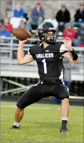  ?? ?? Culver quarterbac­k Jason Cadle connects with Ethan Binion on this play for a touchdown.