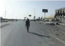  ?? AFP ?? A pro-government fighter walks in Hodeidah on Saturday