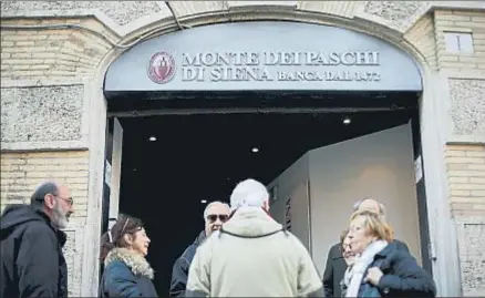  ?? MAX ROSSI / REUTERS ?? Una oficina del Monte dei Paschi di Siena en Roma