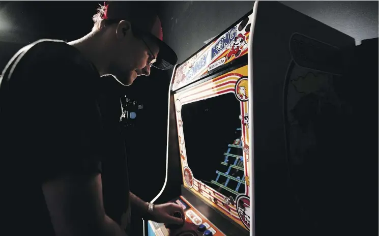  ?? IAN KUCERAK ?? Jason Brittain tried to set a high score in Donkey Kong at the Popnology exhibit at Telus World of Science on Thursday, but fell prey to “a little bit of nerves.”