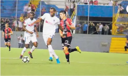  ?? VÍCTOR RODRÍGUEZ / LDA ?? Kevin Álvarez y Jerry Bengtson consiguier­on anoche los goles del equipo hondureño.