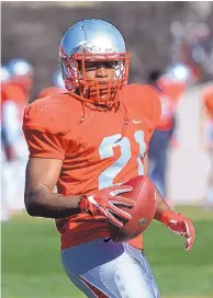  ?? GREG SORBER/JOURNAL ?? Daevon Vigilant, a prolific California high school running back, has been plagued by injury at UNM. But he was impressive last week and figures highly in the Lobos’ plans.