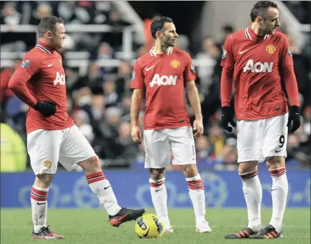  ?? PICTURE: REUTERS ?? WHAT HAPPENED?: Manchester United’s (from left) Wayne Rooney, Ryan Giggs and Dimitar Berbatov look stunned after the 3-0 rout by Newcastle United in their English Premier League match in Newcastle on Wednesday. It was United’s first back-to-back loss...