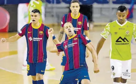  ?? //JAVI FERRÁNDIZ ?? El Barça celebró con la afición el pase a la final de la Liga y ahora tratará de hacer valer el factor pista ante su rival, ya sea el Levante o el Viña Albali Valdepeñas. Esta vez será al mejor de tres partidos y empieza el jueves