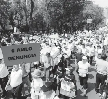  ?? FOTO: REFORMA ?? > Marcha contra AMLO en la Ciudad de México.