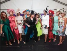  ??  ?? Ladies Day judge Katherine Lynch in the middle of the Ladies Day finalists at the Sligo Races.