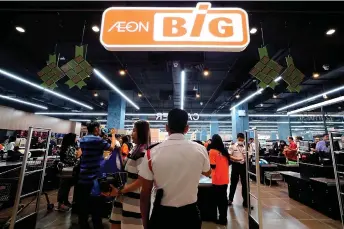  ?? — Bernama photo ?? Sheikh Farouk says he is optimistic that Aeon BiG could achieve four to five per cent increase in sales this year through customers’ support for the hypermarke­t.
