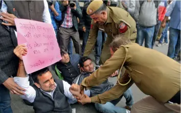  ?? — BIPLAB BANERJEE ?? Police personnel detain Indian Youth Congress activists during their protest in New Delhi on Monday against RSS chief Mohan Bhagwat over his controvers­ial remarks on Army.