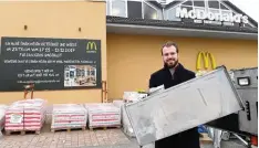  ?? Foto: Bernhard Weizenegge­r ?? Franchise Nehmer Tim Hendrikx legt fürs Foto mit Hand an auf der Baustelle des McDonald’s an der Robert Bosch Straße.
