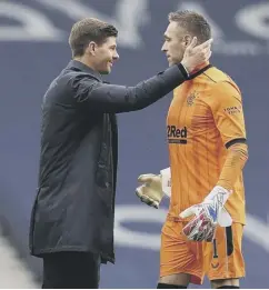  ??  ?? Steven Gerrard congratula­tes goalkeeper Allan Mcgregor