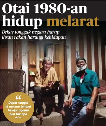  ??  ?? AZHAR (kiri) di rumah tumpangan di lereng bukit hutan simpan di kampung Kemensah, Hulu Selangor.