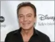  ?? DAN STEINBERG — THE ASSOCIATED PRESS FILE ?? In this file photo, actorsinge­r David Cassidy arrives at the ABC Disney Summer press tour party in Pasadena Former teen idol Cassidy of “The Partridge Family” fame has died at age 67, publicist said Tuesday. He is shown at right in 1972.