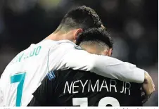  ??  ?? Millionenm­änner: Neymar spielte stark, aber Ronaldo (l.) traf doppelt