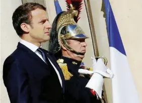  ?? Reuters/LaPresse ?? Alleato inaffidabi­le Emmanuel Macron all’Eliseo e, a destra, Francois Bayrou