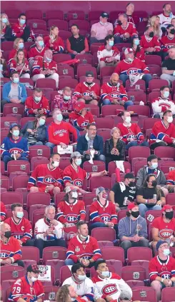  ?? PHOTO D’ARCHIVES, MARTIN CHEVALIER ?? Des partisans au Centre Bell lors d’un match de la finale de la Coupe Stanley en juillet dernier.