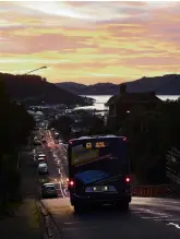  ?? PHOTO: STEPHEN JAQUIERY ?? A bus on Dunedin’s High St.