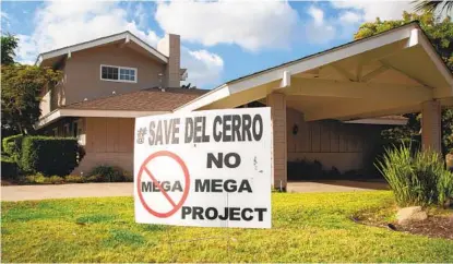  ?? JARROD VALLIERE U-T ?? Algunos residentes de Del Cerro se oponen a la propuesta de una iglesia de 900 asientos para albergar la iglesia All Peoples en su vecindario.