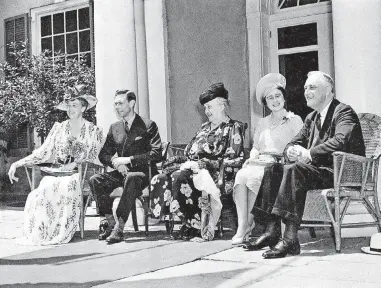  ?? [AP FILE PHOTO] ?? The first families of the United Kingdom and the United States pose on the veranda of the Roosevelt family estate in Hyde Park, New York, on June 11, 1939.