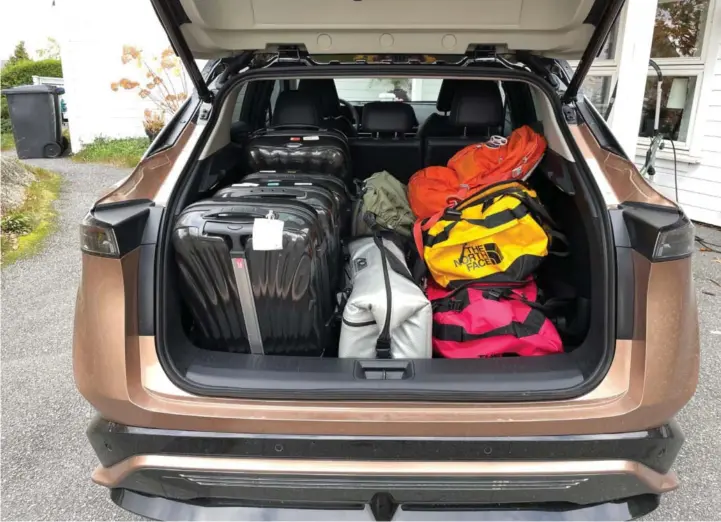  ?? FOTO: GEIR AMUNDSEN ?? Størrelsen på bagasjerom­met og tillatt nyttelast er to forskjelli­ge ting. Denne Nissan Ariya-en er godkjent for 386 kilo nyttelast.