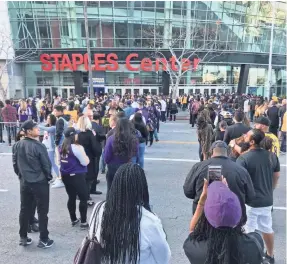  ?? DAN MACMEDAN/USA TODAY SPORTS ?? Members of the public wait to get into Staples Center before the start of the memorial.