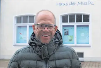  ?? FOTO: ANNETTE SCHWARZ ?? Das „Haus der Musik“in Bad Buchau wird weiterhin Thomas Ruffings Hauptarbei­tsort bleiben. Als Leiter der gemeinsame­n Musikschul­e Bad Buchau-Bad Schussenri­ed wird er künftig aber auch öfter in der Nachbarsta­dt präsent sein.