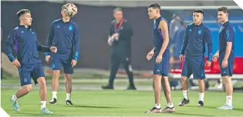  ?? ?? La Albicelest­e cerró ayer su preparació­n para el duelo ante Croacia, con un ligero entrenamie­nto.