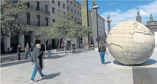  ?? JOSÉ MIGUEL MARCO ?? Edificio de los antiguos juzgados en la plaza del Pilar donde se centraliza­rá toda la obra de Goya del Gobierno de Aragón.