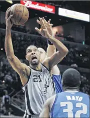  ?? Tim Duncan, with 15 points, was among five double-figure scorers for the Spurs. DARREN ABATE / ASSOCIATED PRESS ??