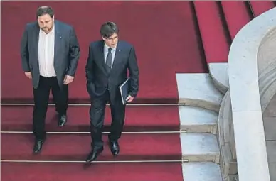  ?? DAVID AIROB ?? Oriol Junqueras y Carles Puigdemont, en el Parlament