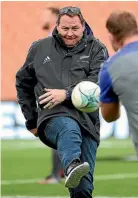  ??  ?? Steve Hansen learnt much off his late father, Des, about coaching.