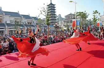  ??  ?? Des activités traditionn­elles à Zhenru