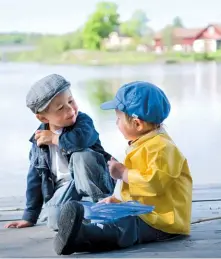  ??  ?? NATURNAH Die Kinder spielen gerne draußen.