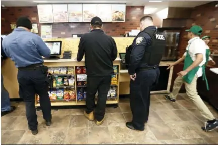  ?? THE ASSOCIATED PRESS ?? Customers use a touchscree­n to order food at a QuickChek convenienc­e store in Cedar Knolls, N.J. In 2016, 22 percent of convenienc­e stores’ sales came from prepared foods like pizzas, sandwiches, burgers, coffee and fountain sodas, up steadily from 13...