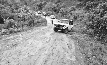  ??  ?? The slippery condition of the Mejawah-Belaga road that needs urgent repair.