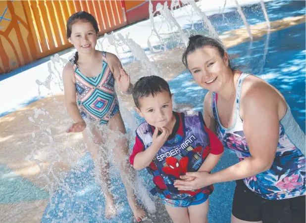  ?? Picture: ANNA ROGERS ?? SPLASHING OUT: Imogen Jensen 7 and her brother Logan 3 enjoy playing at Muddy’s playground with their mother Jasmine Jensen.