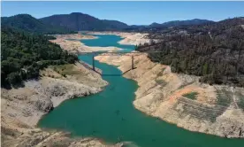  ?? ?? The Enterprise Bridge crosses over a section of Lake Oroville in Oroville, California. Water levels at the lake have dropped to 42% of its capacity. Photograph: Justin Sullivan/Getty Images