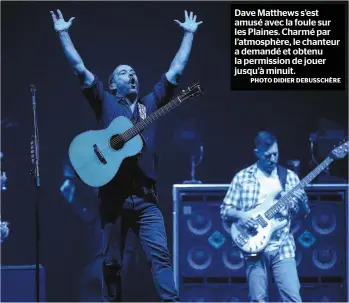  ?? PHOTO DIDIER DEBUSSCHÈR­E ?? Dave Matthews s’est amusé avec la foule sur les Plaines. Charmé par l’atmosphère, le chanteur a demandé et obtenu la permission de jouer jusqu’à minuit.