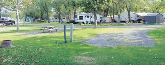  ?? —photo Gregg Chamberlai­n ?? Le canton de Champlain peut sortir de l’activité de camping municipal en fonction de ce que le conseil décide de faire avec le camping L’Orignal. Le terrain de camping n’a pas fait de profit depuis plusieurs années et une suggestion est que la...