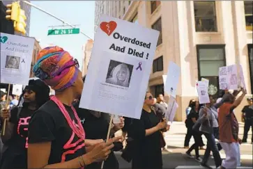  ?? Spencer Platt Getty Images ?? DRUG REFORM advocates, former addicts and relatives who lost loved ones demonstrat­e in New York.