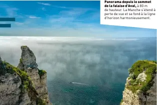  ?? ?? Panorama depuis le sommet de la falaise d’aval, à 80 m de hauteur. La Manche s’étend à perte de vue et se fond à la ligne d’horizon harmonieus­ement.