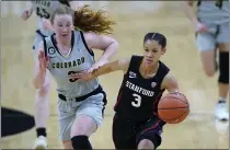  ?? DAVID ZALUBOWSKI — THE ASSOCIATED PRESS ?? Stanford guard Anna Wilson, right, drives to the basket past Colorado guard Frida Formann in the second half on Sunday in Boulder, Colo.