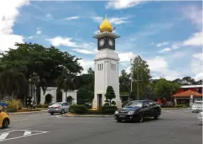  ?? — Wikimedia Commons ?? The Clock Tower at the central roundabout in Kuala Kangsar.